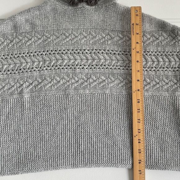 GAP Kids Grey Cable Knit Faux Fur Sweater Poncho Size XS LIKE NEW - Picture 8 of 9